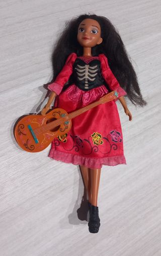 Muñeca Elena de Ávalor con Guitarra