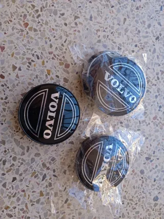 Tapas de buje para llantas Volvo.