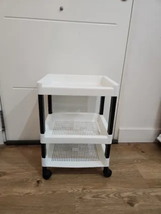 Mesita auxiliar con ruedas