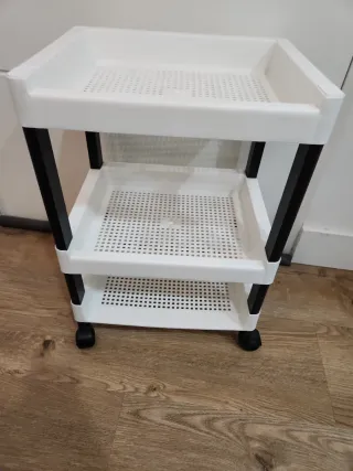 Mesita auxiliar con ruedas