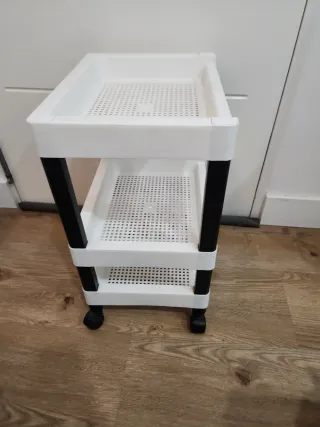 Mesita auxiliar con ruedas