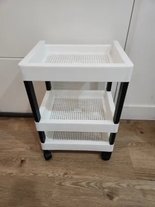 Mesita auxiliar con ruedas