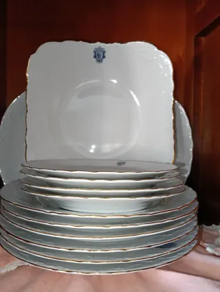 Juego de porcelana blanco y dorado