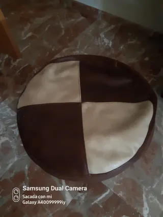 Puf de piel beige y marrón