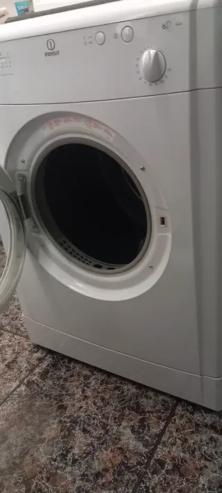 Secadora Indesit 6kg IS60V