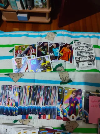 Lote cromos fútbol varias colecciones.