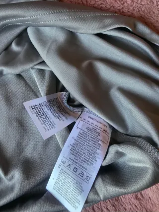 Camiseta deportiva Adidas gris y azul