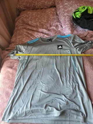 Camiseta deportiva Adidas gris y azul