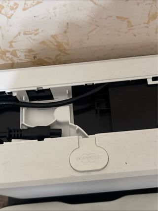 Robot aspirapolvere bianco