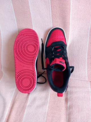 Zapatillas Nike Negras y Rojas