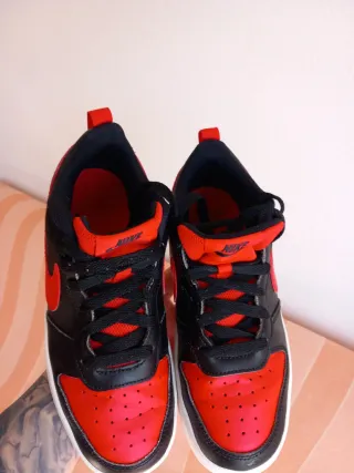 Zapatillas Nike Negras y Rojas