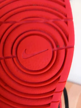 Zapatillas Nike Negras y Rojas