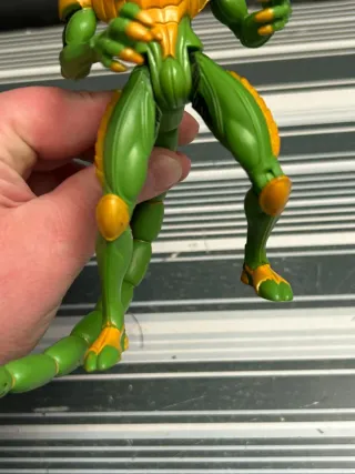 Figura articulada Scorpion de Marvel 1997 año