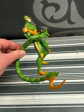Figura articulada Scorpion de Marvel 1997 año