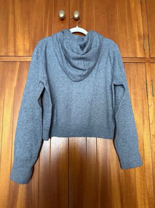 Sudadera corta con capucha gris