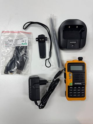 Walkie-talkie Baofeng Naranja Cargador y Accesorio