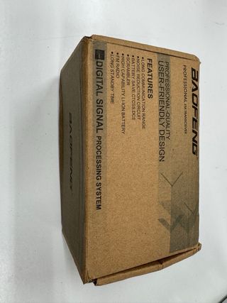 Walkie-talkie Baofeng Naranja Cargador y Accesorio