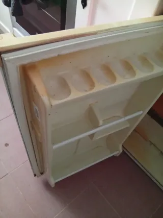 Nevera 100L con Congelador