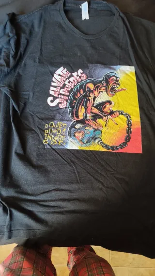 Camiseta Salvaje con mono y mundo