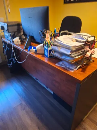 Muebles oficina estudio: escritorio y estanterias