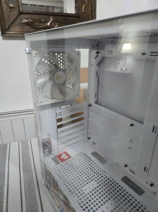 Caja PC Gaming GAMIDAS AURA Blanca