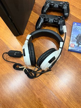 PS4 Slim 1TB + 2 Mandos + God of War Ragnarok