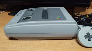 Super Famicom con 2 mandos y juego