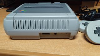 Super Famicom con 2 mandos y juego