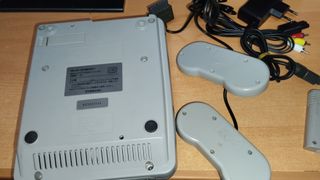 Super Famicom con 2 mandos y juego