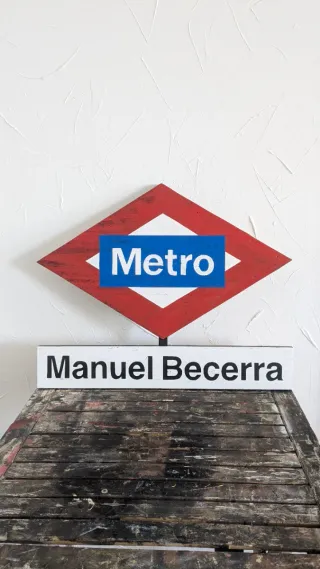 Cartel Metro Manuel Becerra