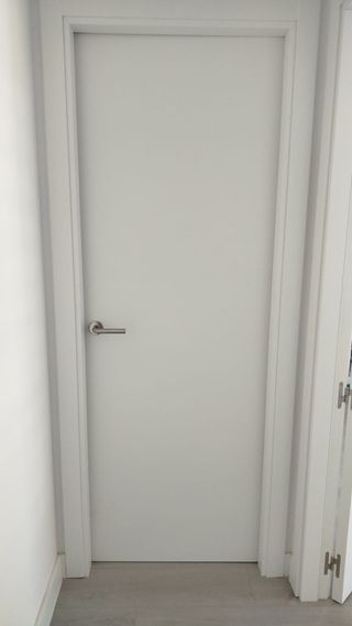 Puerta de paso, apertura derecha