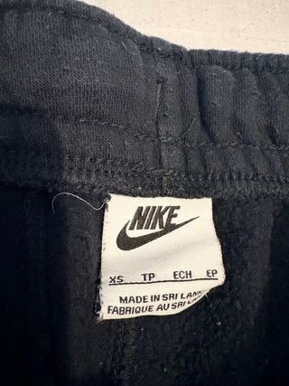 Pantalón Nike Negro Logo Colores