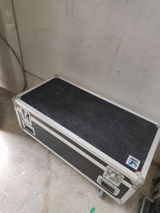 6 x Martin Atomic 3000 DMX + Flightcase