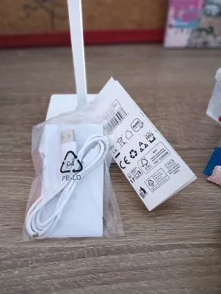 Lámpara de mesa blanca