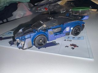 Coche de construcción con instrucciones