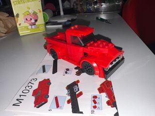 Coche de construcción con instrucciones