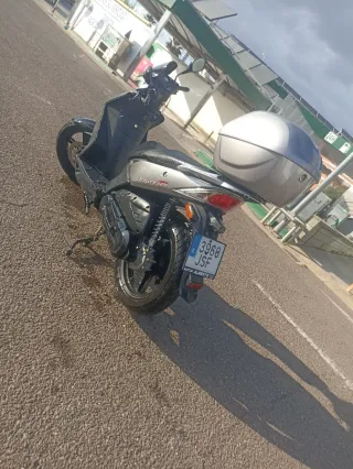 Kymco Agility 125cc Scooter Negra/Plata