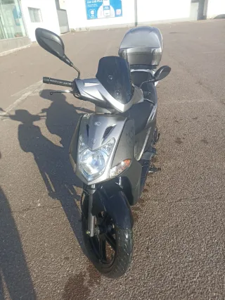Kymco Agility 125cc Scooter Negra/Plata