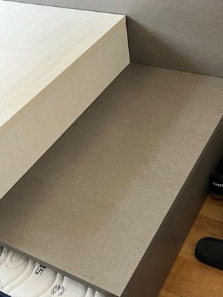 Habitación juvenil gris y blanca,