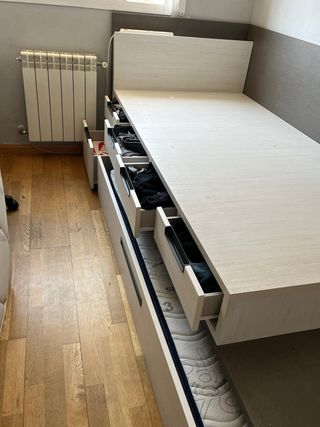 Habitación juvenil gris y blanca,