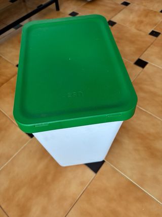 Cubo de basura verde y blanco 30 litros