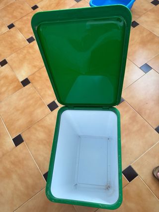 Cubo de basura verde y blanco 30 litros
