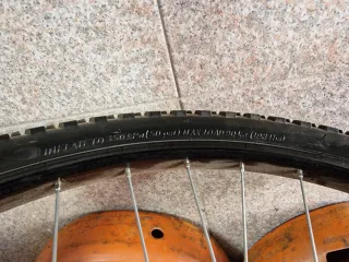 Bicicleta de montaña amarilla Racer 1270