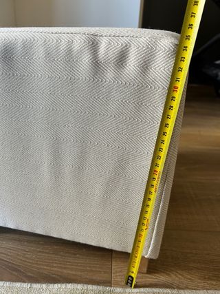 Taburete bajo / puff de tela y madera