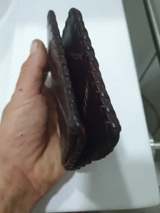 Cartera de cuero hecha a mano