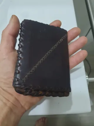 Cartera de cuero hecha a mano