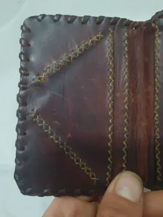 Cartera de cuero hecha a mano