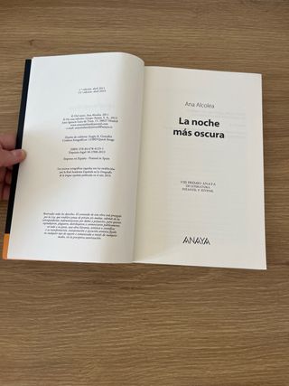 La noche más oscura (Spanish Edition)