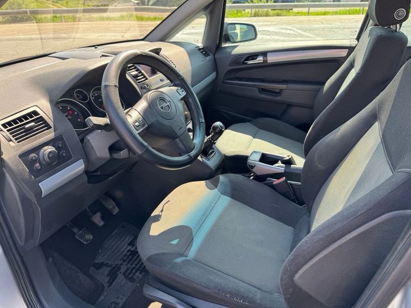 Opel Zafira 2005, foto 2
