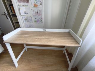 Mesa de escritorio u ordenador en madera-blanco.